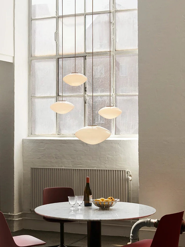 VA374 – Sculpted Glass Pendant Light