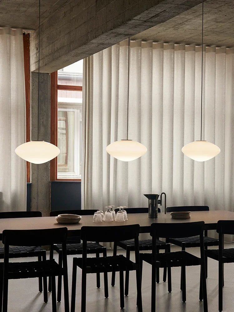 VA374 – Sculpted Glass Pendant Light